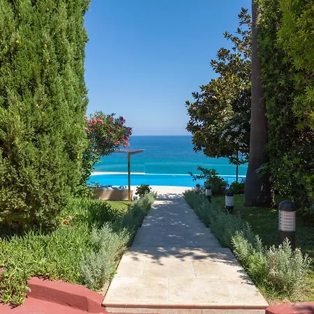 Seafront Luxury 