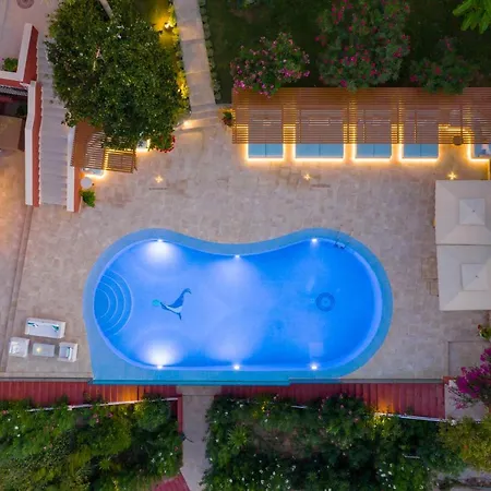 Seafront Luxury 